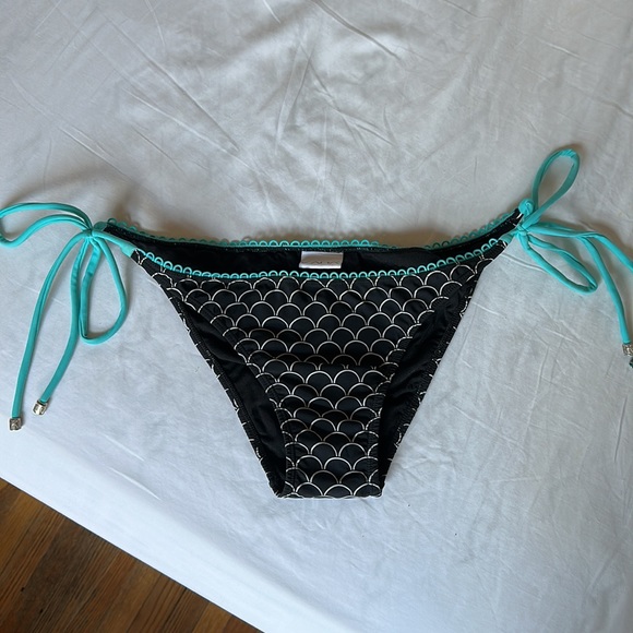 SAHA Strapless Bikini - Picture 2 of 9